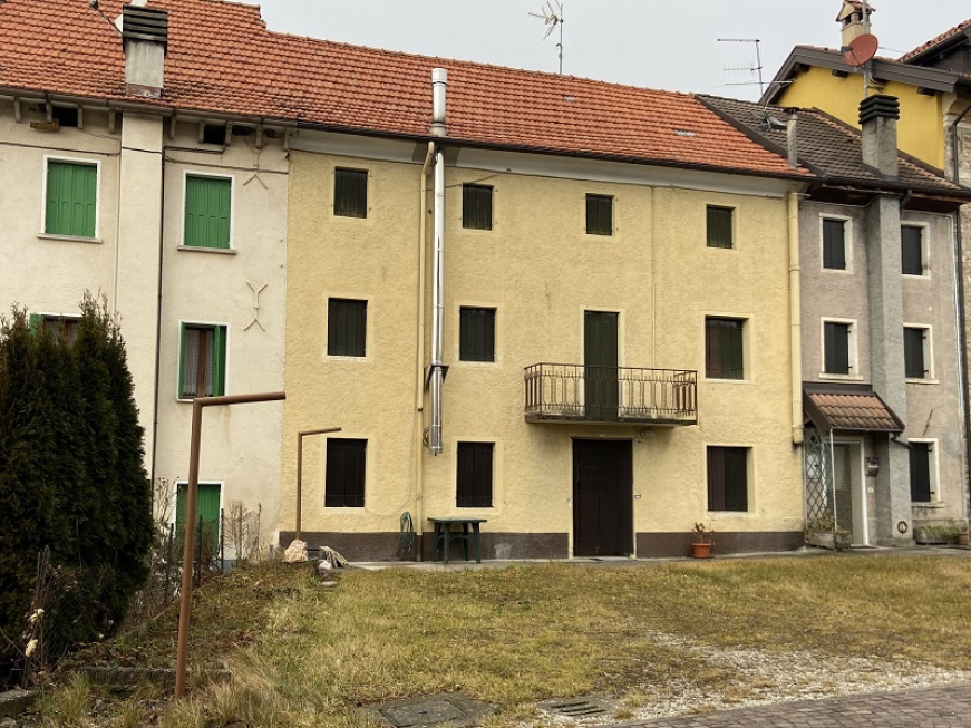146 Pieretto Bianco, Alpago, 6 Stanze da Letto Stanze da Letto, ,1 BagnoBathrooms,Casa a schiera,Vendita,Pieretto Bianco,1184