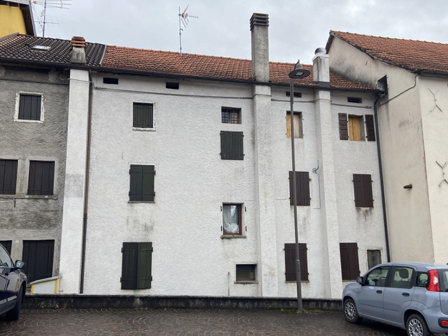 146 Pieretto Bianco, Alpago, 6 Stanze da Letto Stanze da Letto, ,1 BagnoBathrooms,Casa a schiera,Vendita,Pieretto Bianco,1184