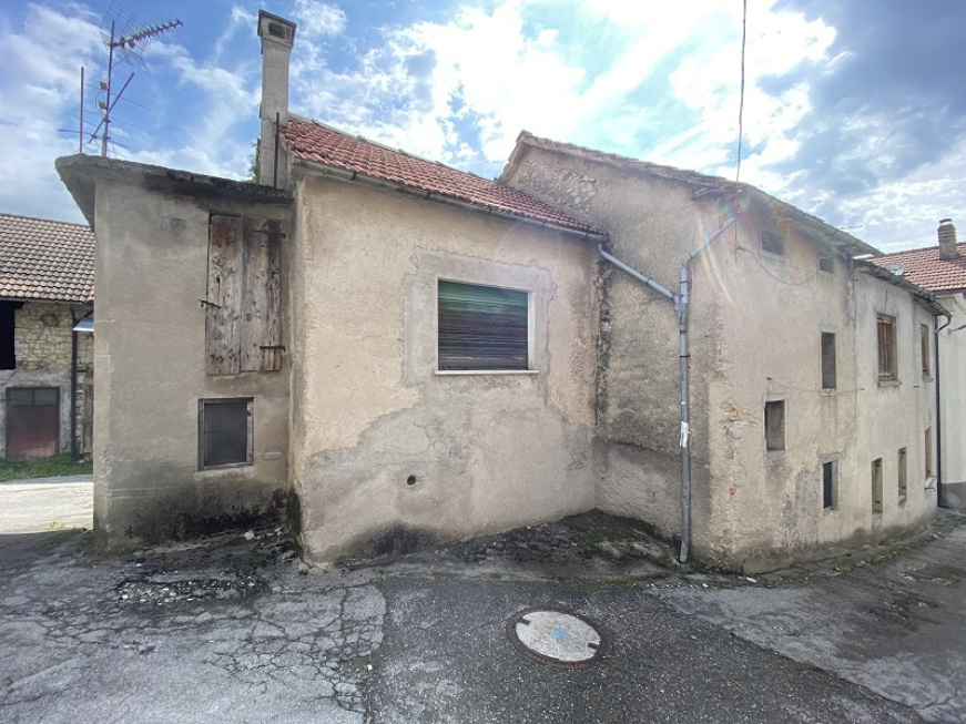 24 Venal, Alpago, 2 Stanze da Letto Stanze da Letto, ,1 BagnoBathrooms,Casa a schiera,Vendita,Venal,1200